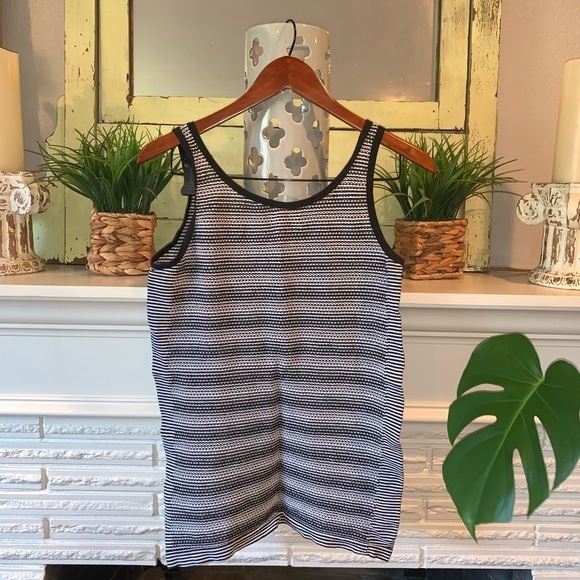 Athleta Scoop Neck Ribbed Black and White Striped Active Tank Size large - Picture 5 of 5